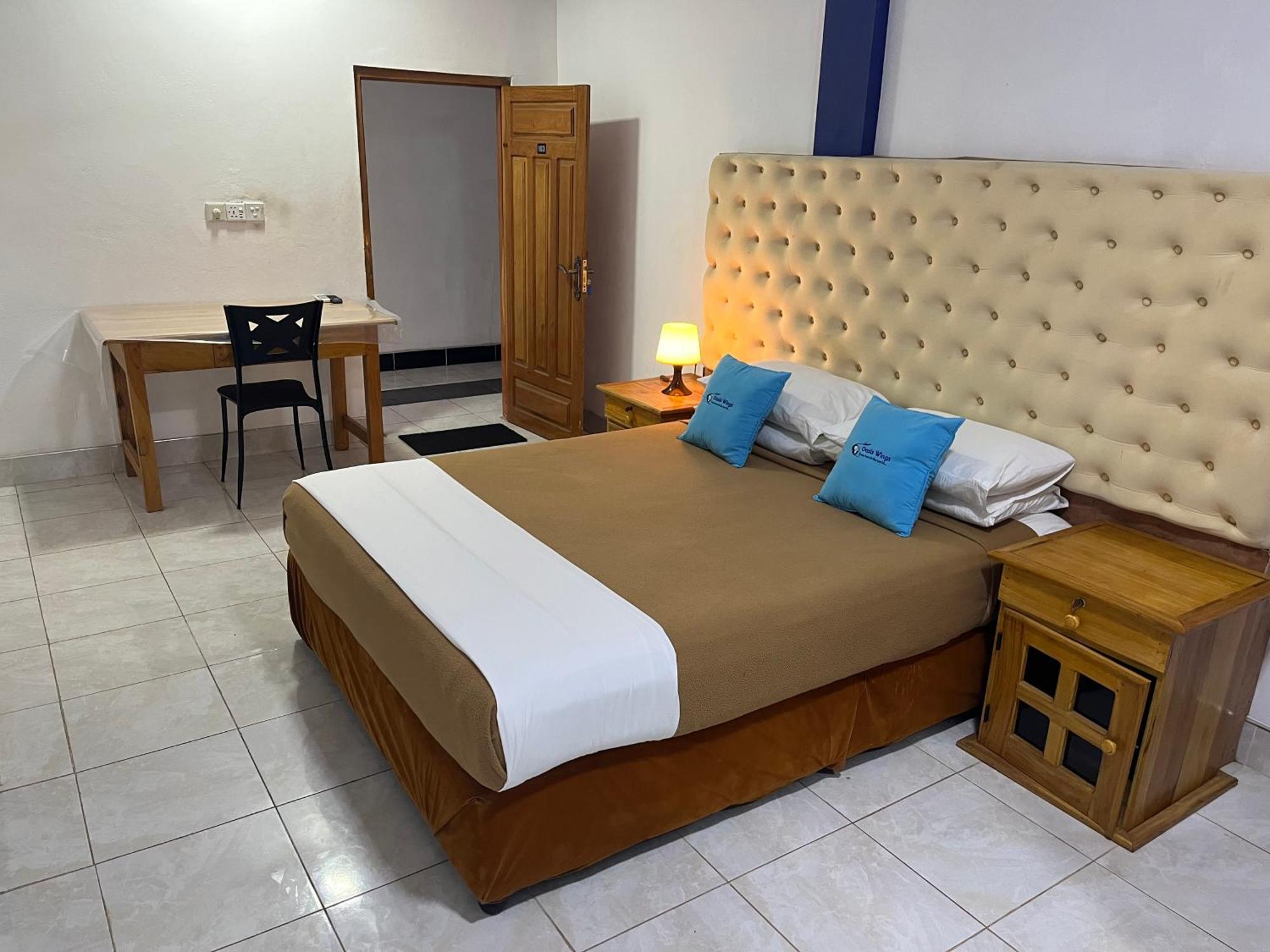Oasis Wings Hotel Mannar Esterno foto