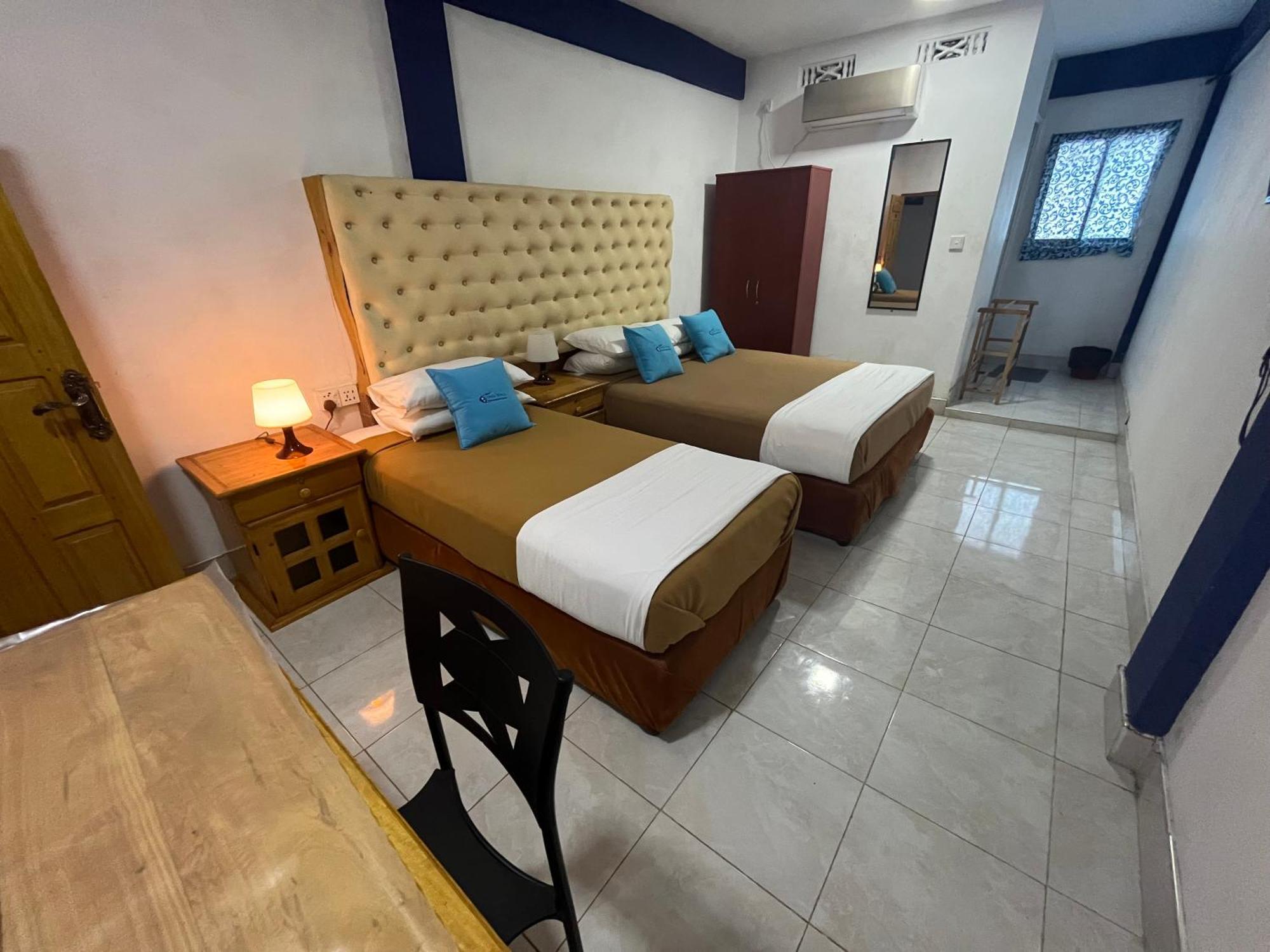 Oasis Wings Hotel Mannar Esterno foto