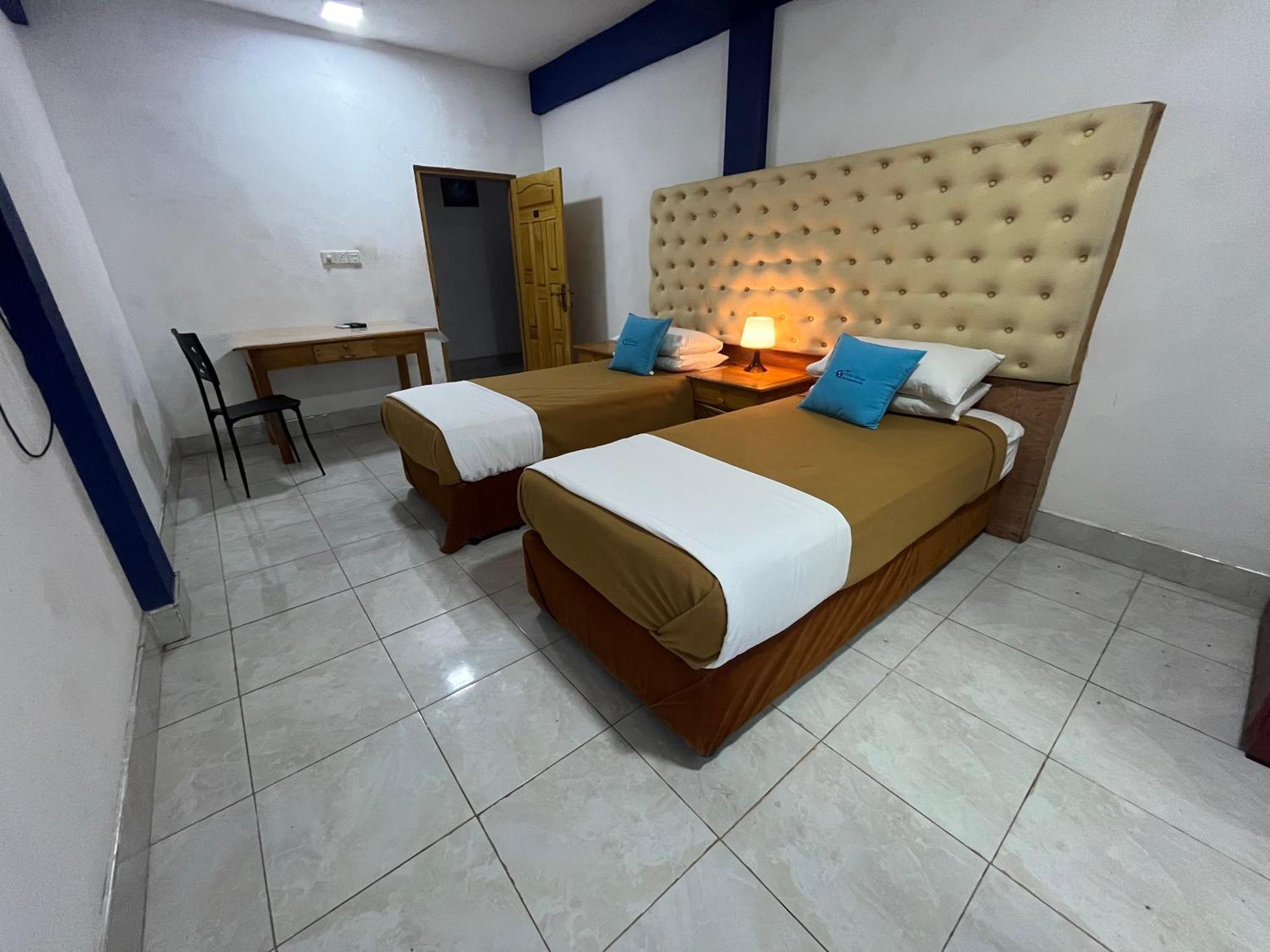 Oasis Wings Hotel Mannar Esterno foto