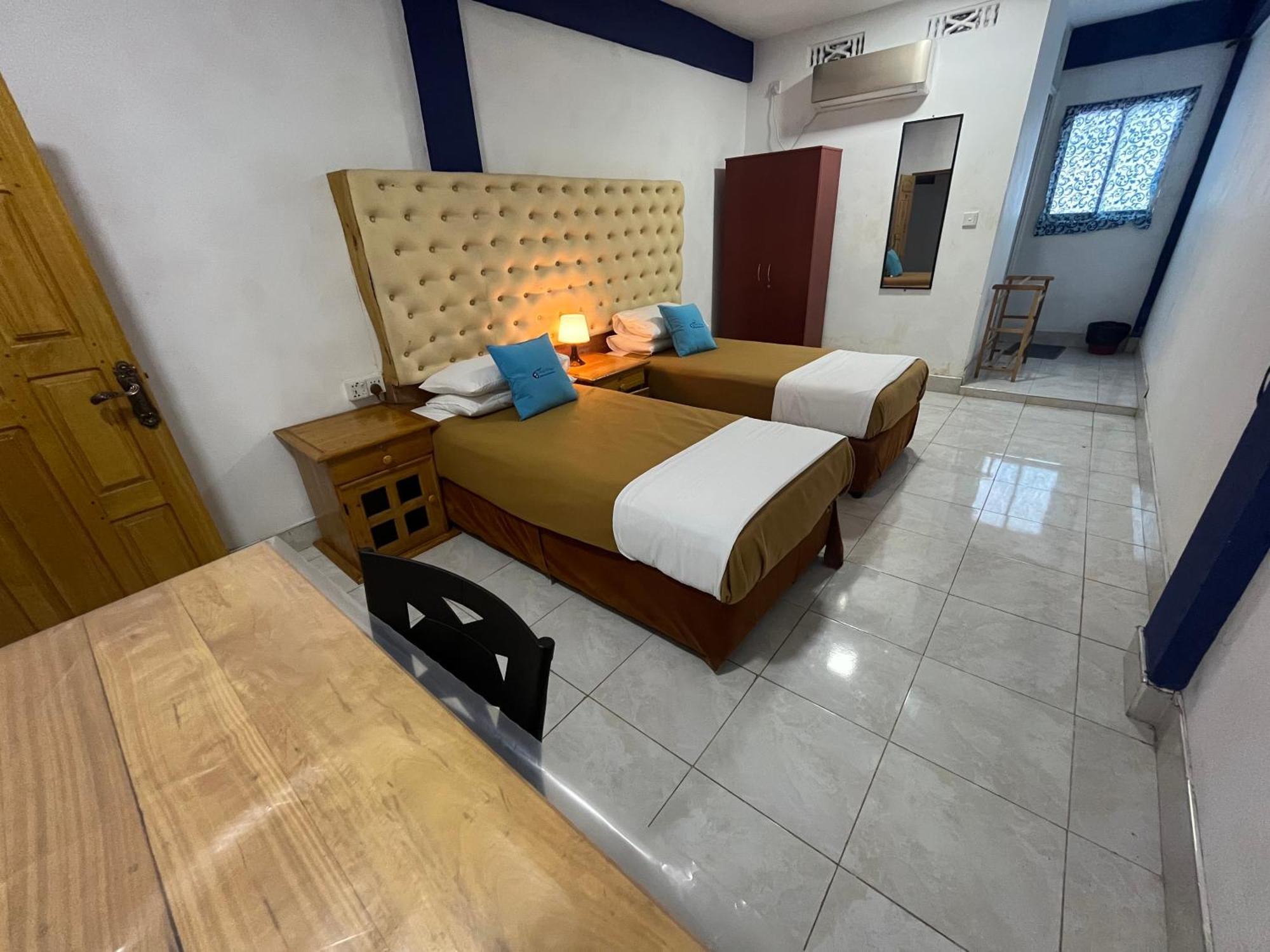 Oasis Wings Hotel Mannar Esterno foto